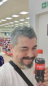 La colección de artículos y productos Coca Cola más grande del Uruguay está  en Tacuarembó @rafaelmenendezpresto Más de 13.000 piezas que incluyen  latas, vasos, platos, mini botellas, carteles publicitarios, entre otros  tantos