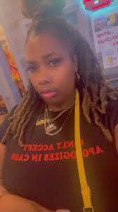 F4F help me get my page bacc up an running Instagram: @troublethatricc  Snapchat: @troublethatricc