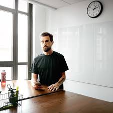 Pour financer ces achats, microstrategy a notamment lancé une offre de titre, lui permettant de vendre jusqu'à 1 milliard de dollar en action de l'entreprise. How Jack Dorsey Can Save The World From A Trump Apocalypse Vanity Fair
