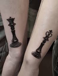 Entinta Tu Amor Con Estos Tatuajes De Parejas Creativas In 2020 Couple Tattoos Unique Chess Piece Tattoo Couple Tattoos