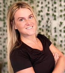 Samantha Christen's Instagram, Twitter & Facebook