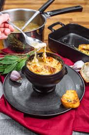 La Recette Facile De La Soupe A L Oignon Gratinee Par Youcook Recette Soupe A L Oignon Gratinee Soupe A L Oignon Recettes De Cuisine
