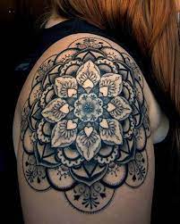 Kadin Omuz Dovmeleri Woman Shoulder Tattoos 25 Dovme Tasarimlari Mandala Tattoo Design Dovme