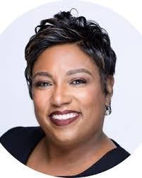 Lisa Lomas's Instagram, Twitter & Facebook