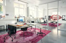 Ein stuhl fürs büro oder für zuhause, ein arbeitsstuhl, ein stuhl für konferenzen und besprechungen. Richard Lampert Gartner Internationale Mobel