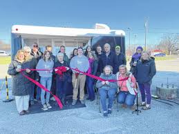 Dees Brew cuts ribbon