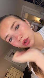 Sarah Longstreet's Instagram, Twitter & Facebook