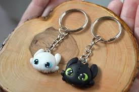 Comment Entrainer Votre Dragon Porte Cles Sans Dents Porte Cles Night Fury Porte Cles Light Fury Collier Bijoux Pate Fimo Collier Pate Fimo Bijoux Fimo