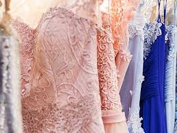 Lass dein brautkleid direkt nach der hochzeit professionell reinigen. Sauberland City Reinigung