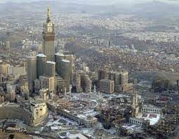 Standing as the tallest concrete building in the world with 76 floors, makkah clock royal tower is the focal point of the abraj al bait complex, part of the king abdulaziz endowment project. Mecca
