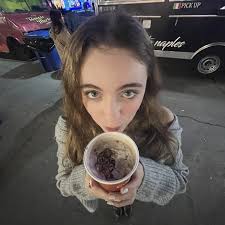 Heyy my name is Héloïse, I am french and swiss, grew up in nyc and moved to  cali during high school! I am majoring in film and media studies. I love  anything