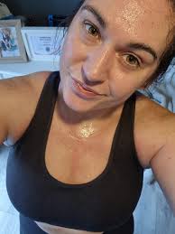 One hour heartbreaker workout done this morning 💪 And rocking my new gym  set and definitely starting to see differences in my body too since I  started beginning of Sept!! I'd already