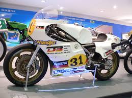 The same principle applies whether you have a wet disc clutch or a dry clutch as you find on a belted cvt transmission. Suzuki Rg500 Wikipedia