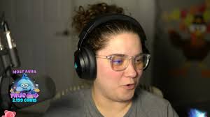 Larissa Castillo🍒✨ (@larissacastillo)