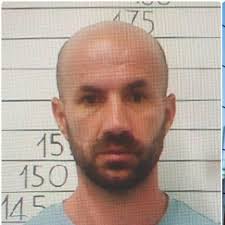 Evade dal carcere di Opera: è un albanese di 41 anni che ha segato le  sbarre e si è calato con delle lenzuola annodate. È alla sua quarta  evasione. Articolo nei commenti