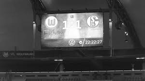 Schalke besiegt wolfsburg mit 1:0. Todesfall Vor Bundesligaspiel Fan Von Schalke 04 Verstorben Kicker