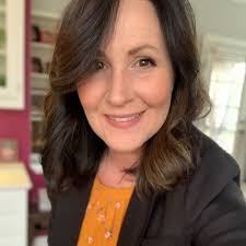 Elizabeth Vedder's Instagram, Twitter & Facebook