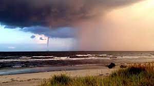 Тромб • (tromb) m inan (genitive тро́мба, nominative plural тро́мбы, genitive plural тро́мбов). Water Tornado Tromb Sweden Skane Beddingestrand Youtube