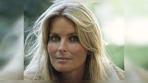 Entdecke rezepte, einrichtungsideen, stilinterpretationen und andere ideen zum ausprobieren. Die 80er Jahre Schauspielerin Bo Derek Sieht Mit 64 Jahren Phanomenal Aus