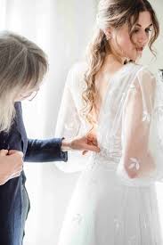 Hier wirst du liebevoll und fachmännisch von. Brautkleider Mieten Wunderschone Auswahl