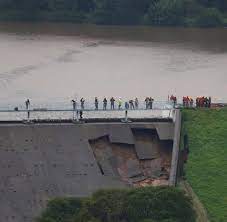 In externen wörterbüchern suchen (neuer tab): Whaley Bridge Angst Vor Dammbruch In England Lebensgefahr Fur Anwohner Welt
