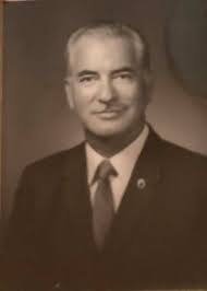 My Dad born and Raised in Fort Payne, AL he was a WW2 veteran married to  Dorothy Bailey in Nov 1946. The picture with the marines standing behind my  Dad was taken