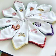 Nakisli Bebek Mendili Mimuu Com Bebekler Icin Orgu Mendil Bebek