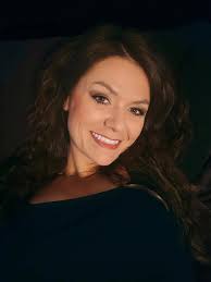 What are some fun lunch spots in Eureka Springs that can accommodate a  group of 14?