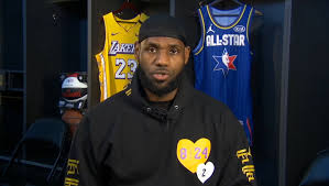 Mitchell & ness herren la lakers hoodie schwarz pullover lalake. Lebron Rocking A Hoodie With 8 24 2 In Hearts Lakers