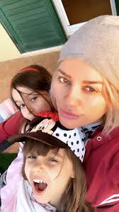 Ruth Marlene mostra quarentena com as filhas, Luna e Morgana