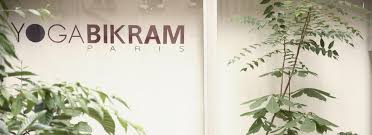 Studio yoga bikram paris is located behind a big green door, but there is a plaque next to that green door so you at least know that you're at the right place. Hot Yoga Classes At Yoga Bikram Grands Boulevards In Paris