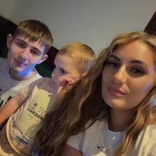 Hey I was wondering if there is any mobile hairdressers that could pin my  hair up Saturday the 8th would prefer in morning thank you xxx