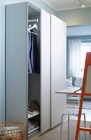 I ripiani estraibili sono perfetti per organizzare cinture, foulard e gioielli. Mobili E Accessori Per L Arredamento Della Casa Armadio Stretto Arredamento Della Casa Idee Ikea