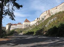 Sunt un om nascut la mare. Cetatea Rasnov Ghid Turistic Romania