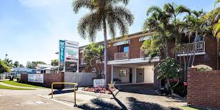 Yes, it is 0.9 miles away from the center of toowoomba. Banjo Paterson Motor Inn Rosslea Queensland Au Reservations Com