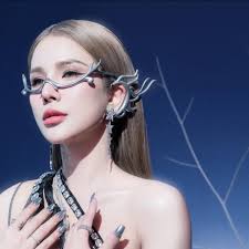 Diệp Lâm Anh tái debut ở tuổi U40