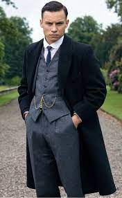 Un gilet a 4 boutons en coton. How To Dress Like Michael Gray From Peaky Blinders Peaky Blinders Suit Finn Cole Peaky Blinders