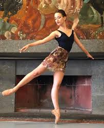 Originariamente solo femminile, accoglie dal 1970 anche corsi maschili. Ritratto In Danza L Ex Allieva Arteffetto Camilla Morsut Arteffetto Danza