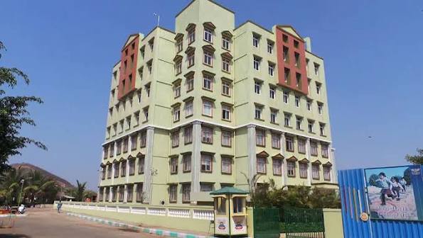 D Y Patil International School