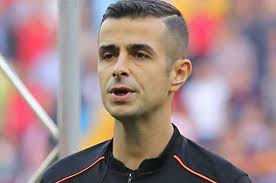 1976 doğumlu olan cüneyt çakır, kuzguncuk'ta dünyaya geldi. Cuneyt Cakir Maclara Cikmadan Once Saclari Icin Toz Kullaniyor Haberler Spor