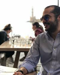 Πάντα πίστευα ότι θα έρθει κάποιος να σε κάνει ευτυχισμένη (vid). Aytos Einai O Neos Syntrofos Ths Marias Hliakh H Prwth Koinh Toys Fwtografia Eikones Tvlive Gr