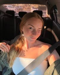 Heyy I'm Lexi! I'm moving to Nashville at the end of October/beginning of  November and looking for a roommate(s). I would prefer somewhere close to  Vanderbilt as I will be working at