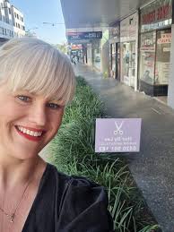 Hi Everyone, My name is Leanne and I'm working for myself in a salon in Dee  Why, I have over 20 years experience in all aspects of hairdressing. I'm  extending my hours