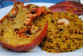 El arroz con bogavante es un plato típico de las localidades costeras españolas, que se elabora de forma parecida a la paella de marisco; Receta De Arroz Con Bogavante O Paella De Bogavante Recetolandia