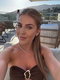 Abbie Lynn's Instagram, Twitter & Facebook