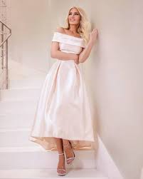 Η Κατερίνα Καινούργιου λατρεύει ένα τύπο φορέματος vintage! Έχεις σίγουρα  κι εσύ! Δες τη συλλογή της | Gossip-tv.gr