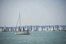 A kékszalag vitorlás verseny hivatalos oldala. Kekszalag Regatta Europe S Oldest Lake Circumnavigation Competition Started Hungary Today