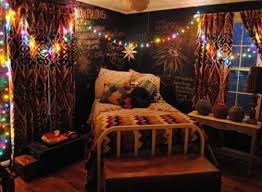 Artsy Hipster Room Ideas That Make You Inspired Diy Design Decorating Tips For Indie Hipp Christmas Lights In Bedroom Hipster Bedroom Hippie Bedroom Decor
