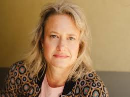 Diese unfassbar guten Porträts hat Stella Deborah Traub von mir gemacht.  Und ich nutze sie, mich hier vorzustellen: Hi! Ich bin Barbara, schreibe  seit mehr als 25 Jahren ins Internet, zum Beispiel… |