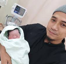 Terima Kasih Mummy" -Amar Asyraf Timang Cahaya Mata Perempuan, Pilih Nama  Ammara Fateema